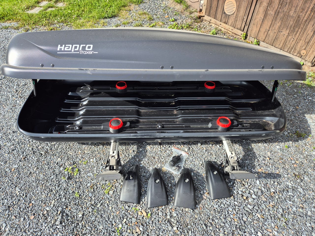 Hapro Traxer 6.6 suksiboxi + Ford kattotelineet