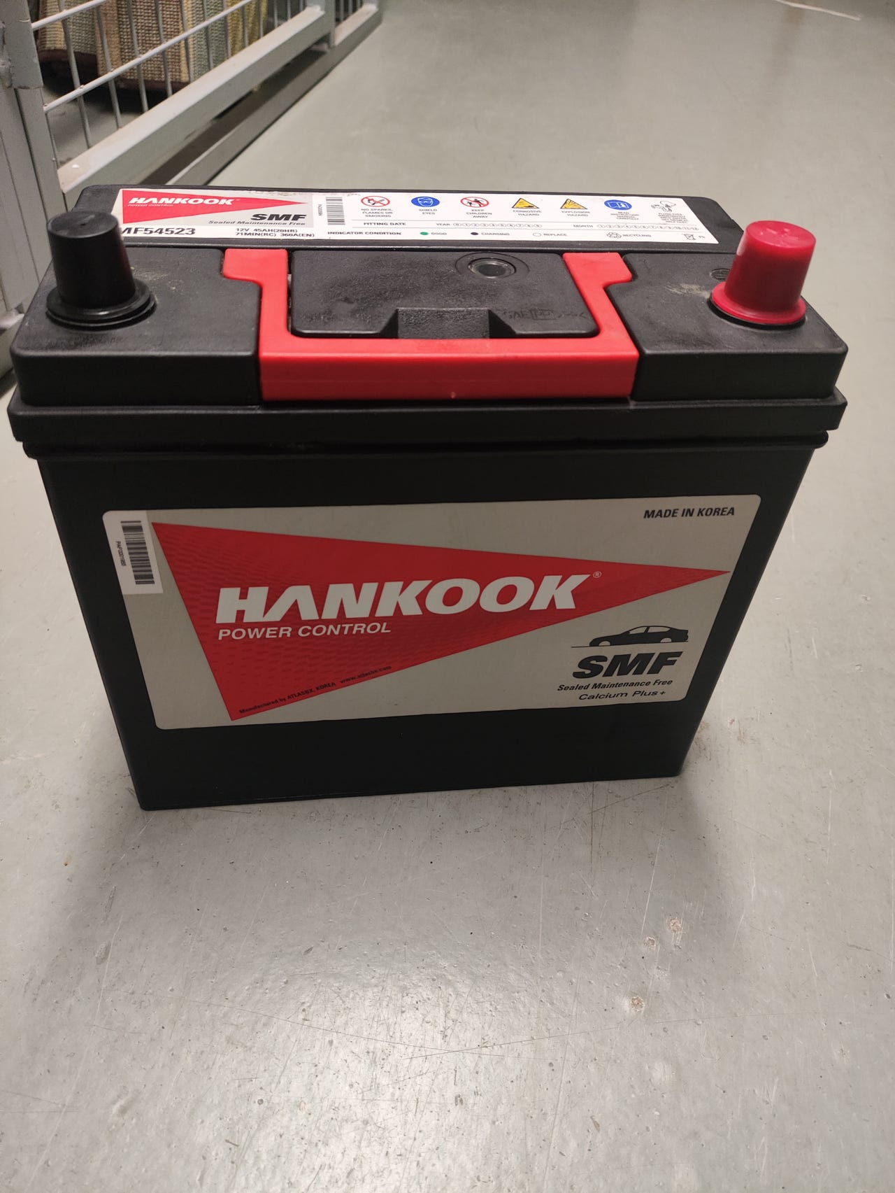 Hankook  -/+ käynnistysakku 45Ah360A.
