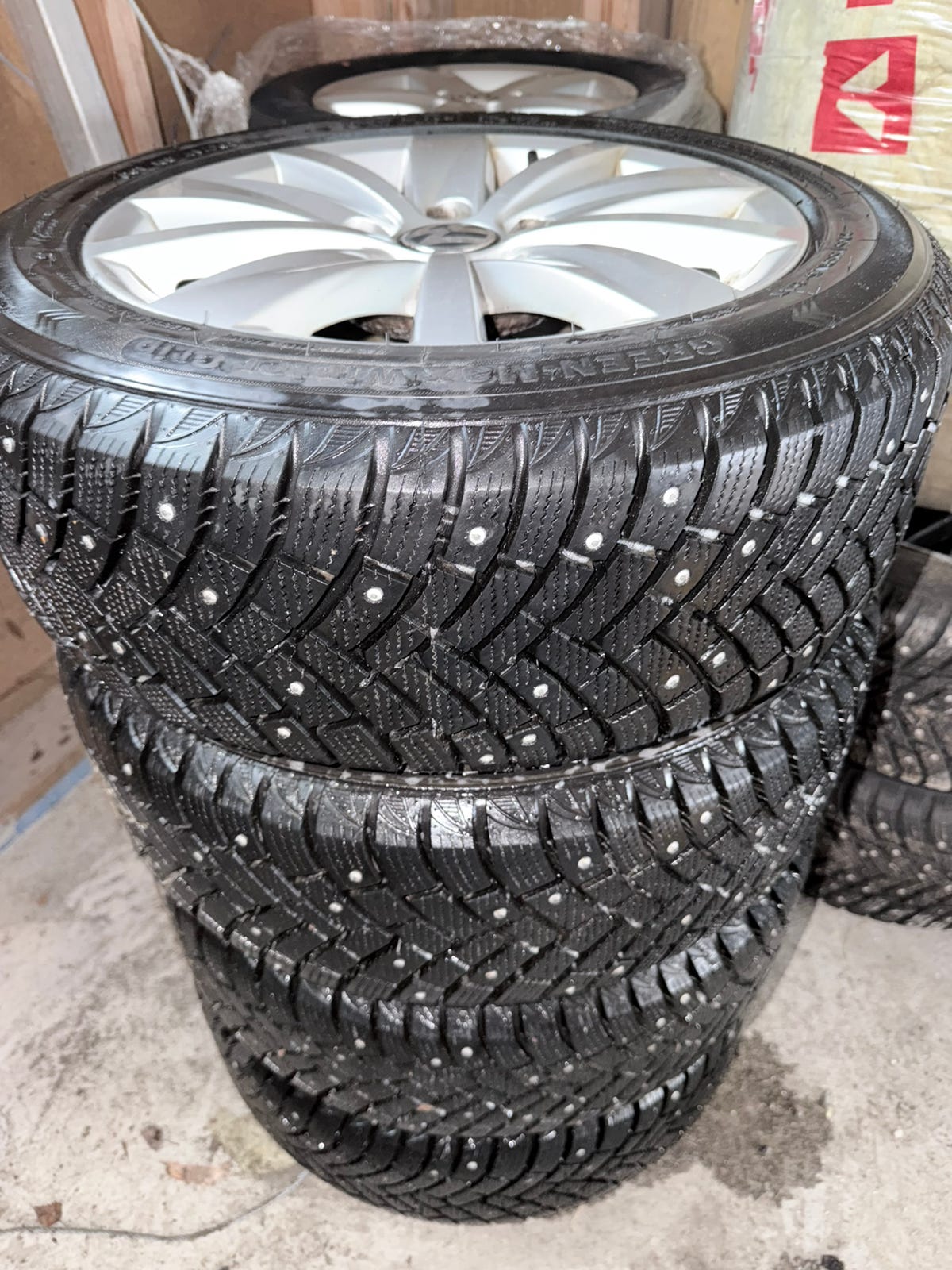 Nastarengas sarja 205/55R16 + Vw aluvanteet 5x112