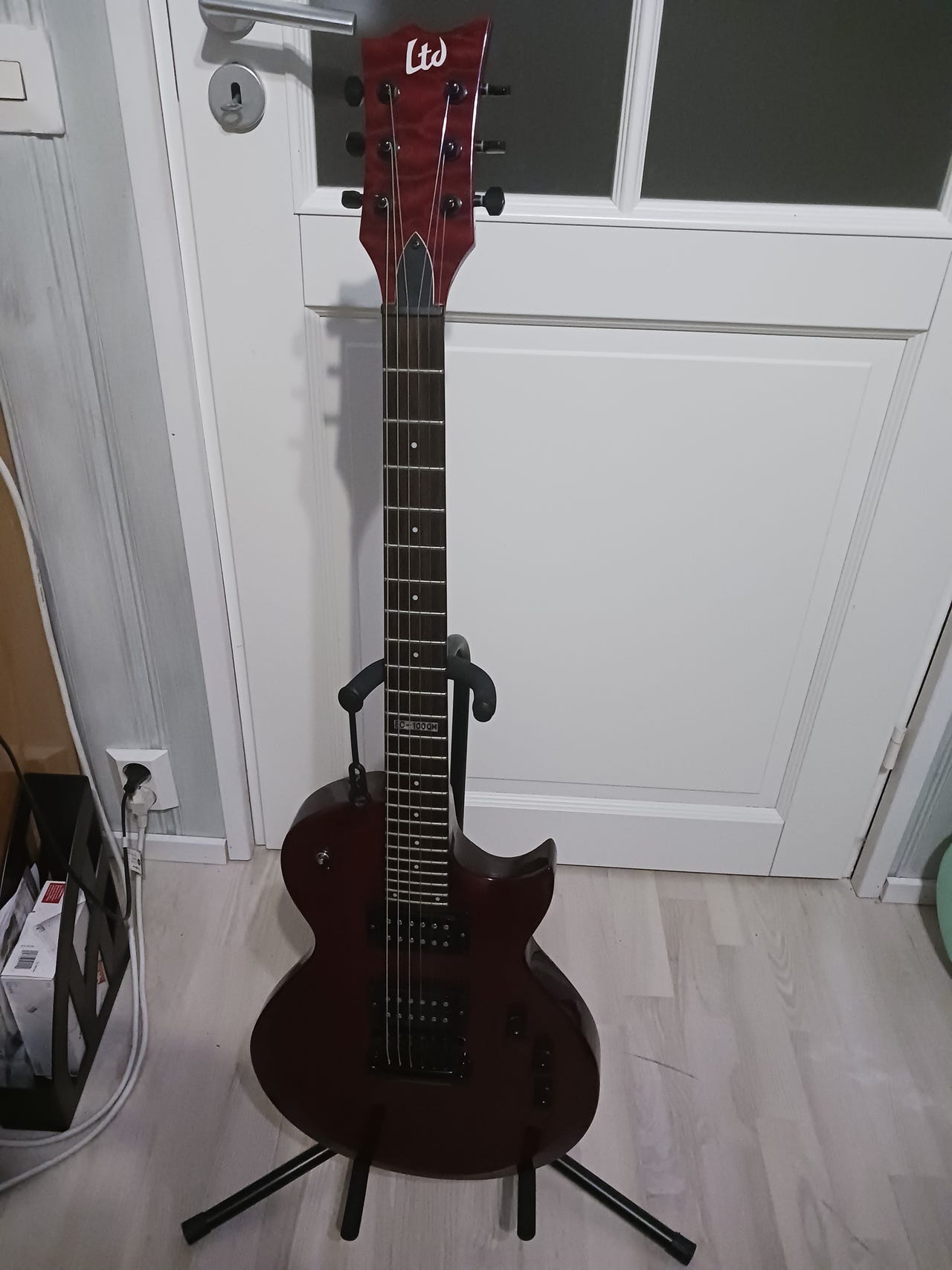 ESP LTD ECQM-100 sähkökitara