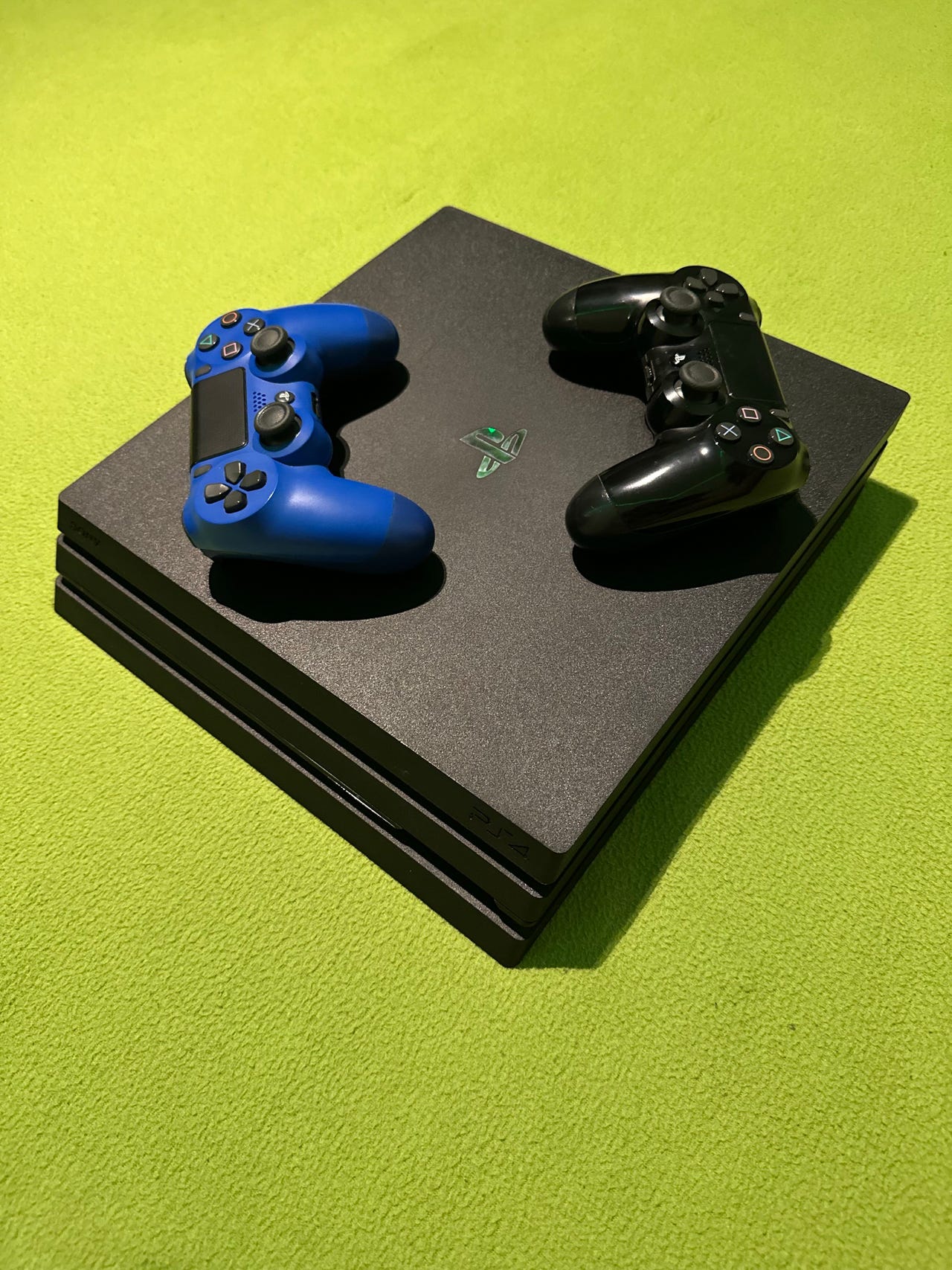 PlayStation 4 Pro pelikonsoli