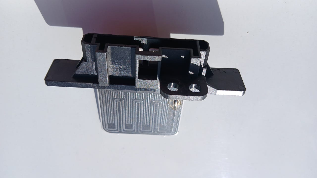 Nissan Primera P11 puhaltimen etuvastus