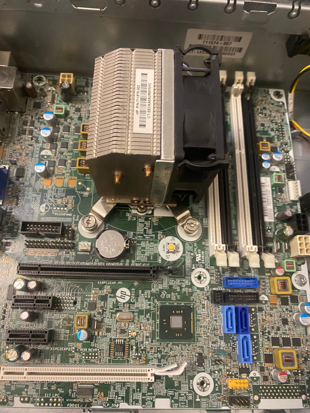 HP emolevy jäähdyttimellä ja i5-4790 prosessorilla