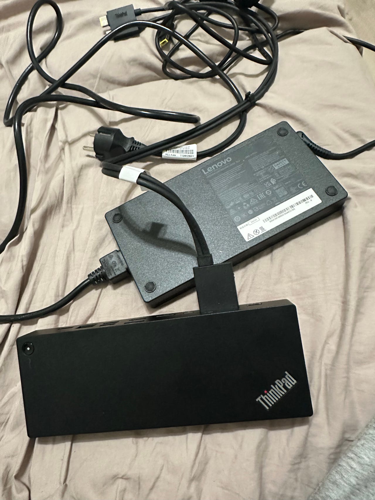 Lenovo ThinkPad Thunderbolt 4 Workstation Dock -telakointiasema