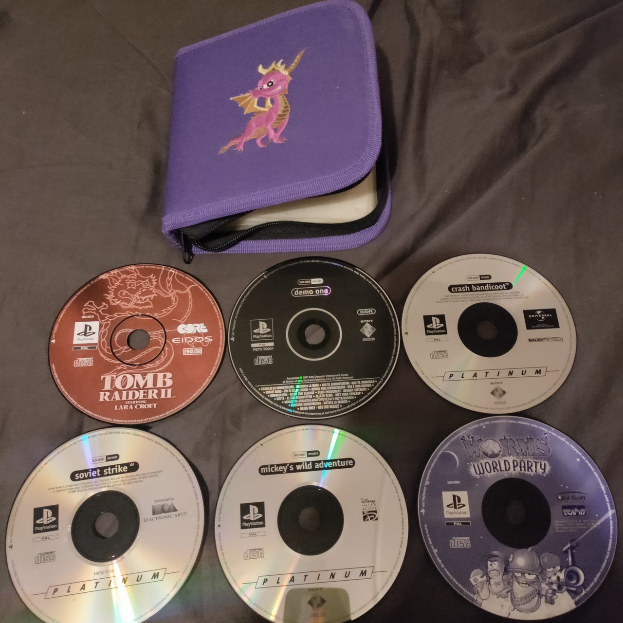 Spyro the Dragon case ja looseja PS1 pelejä