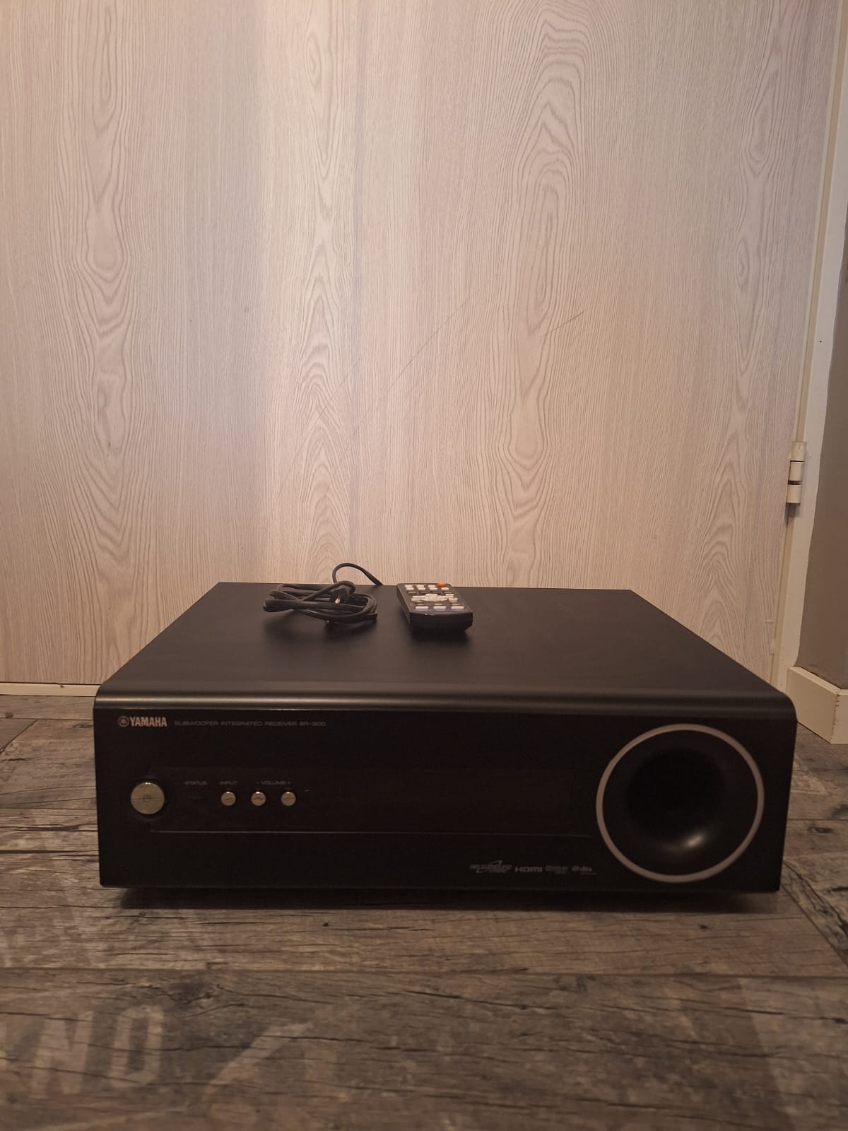 Yamaha SR-300 kotiteatterivahvistin/ Subwoofer 4 x HDMI