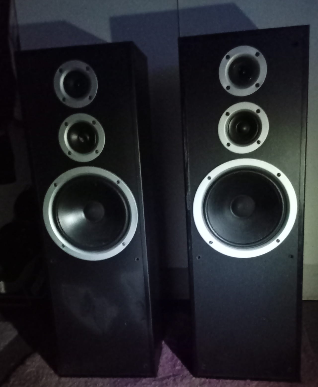 Jamo Studio 170w tornikaiuttimet