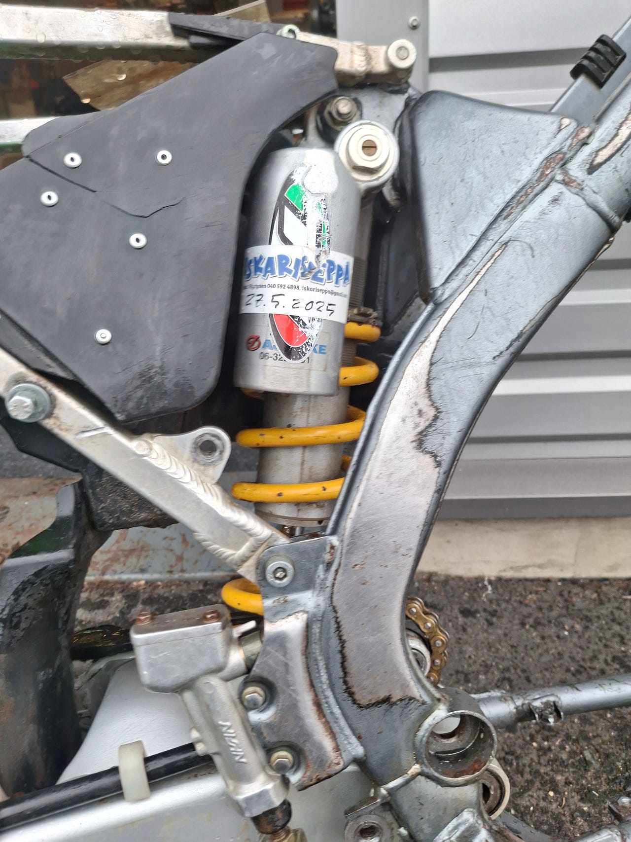 Kawasaki KXF 250 takaiskari
