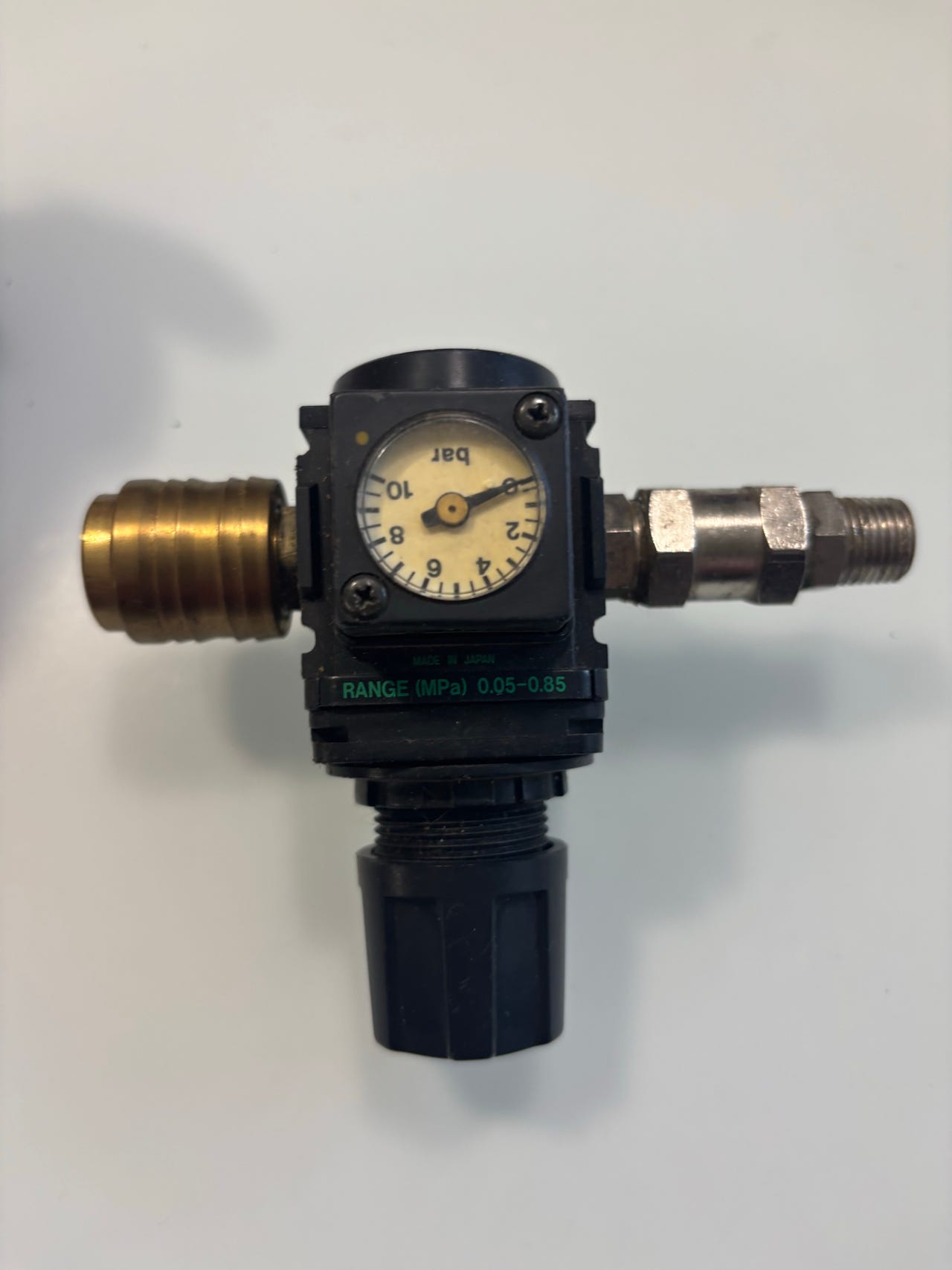 CKD R1000-8G-T Paineensäädin mittarilla