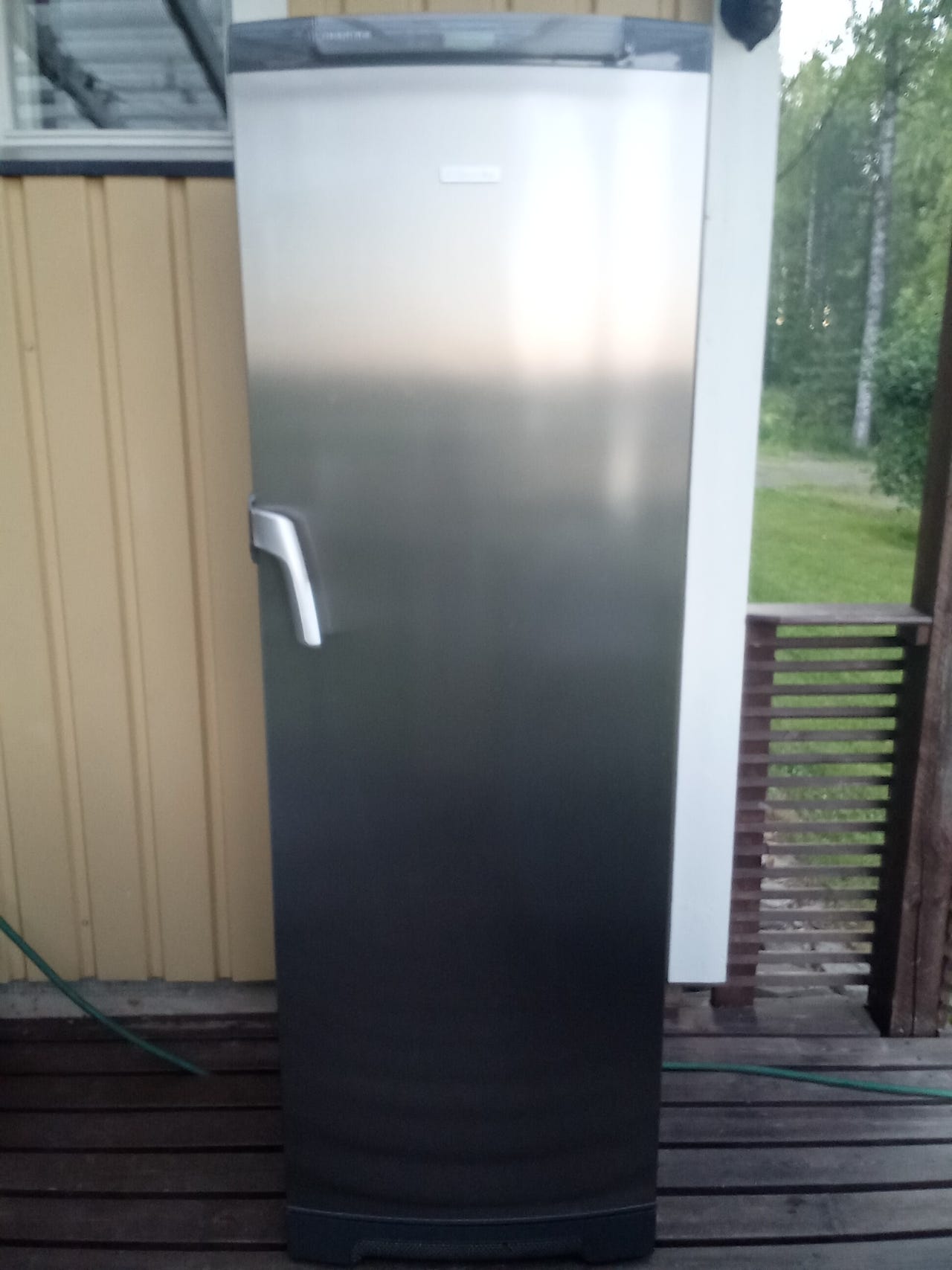 Myydään jääkaappi