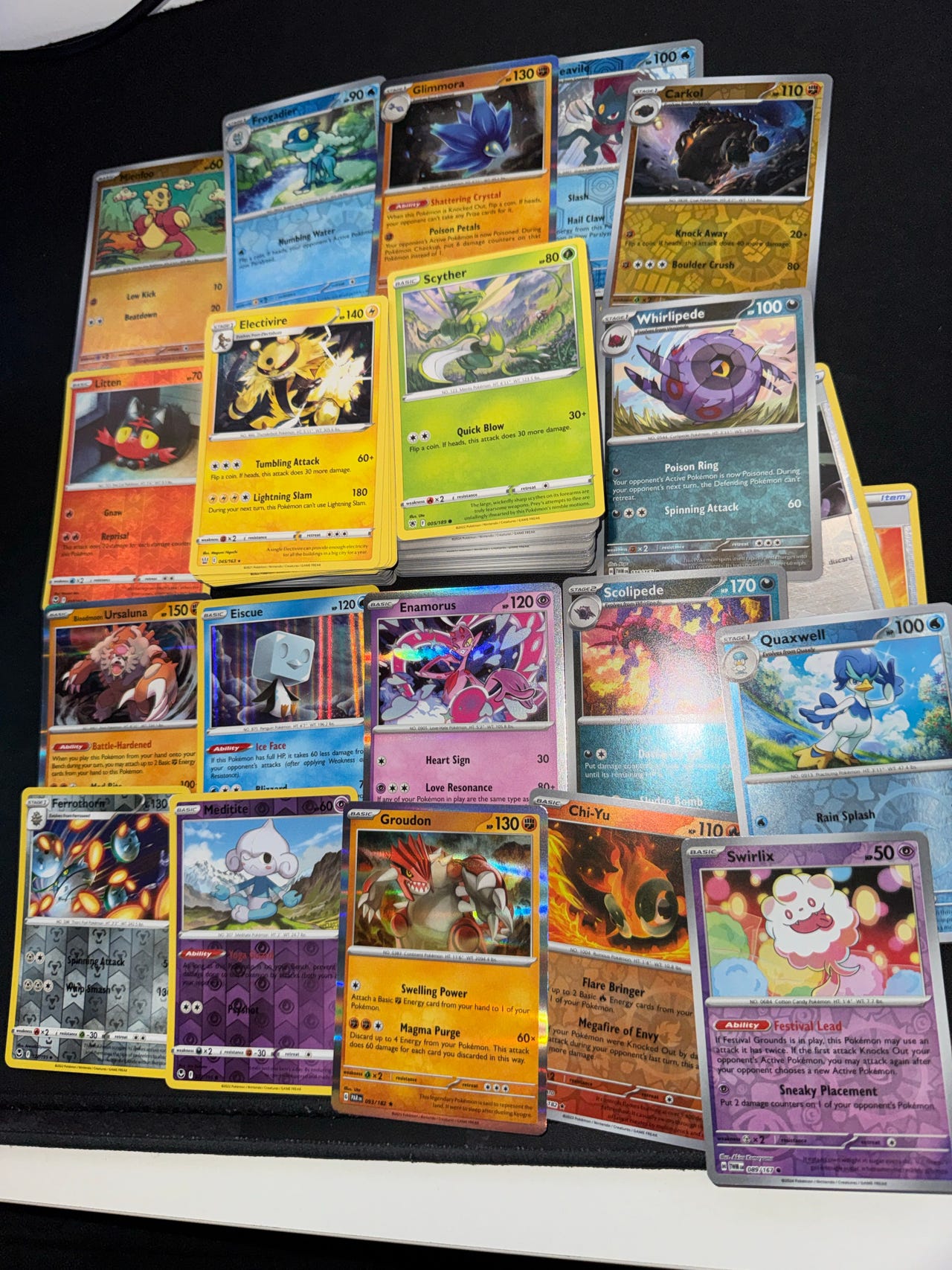 Yli 110kpl uudehkoja Pokemon kortteja (19 holoa)