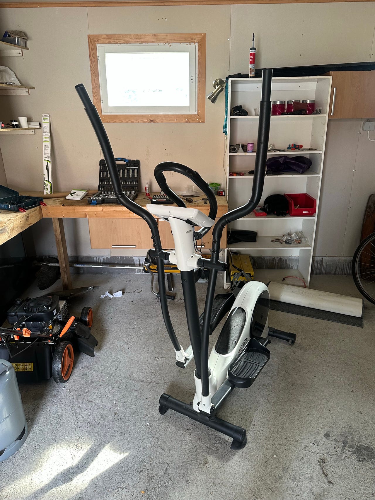 Kuntopyörä / crosstrainer valkoinen-musta