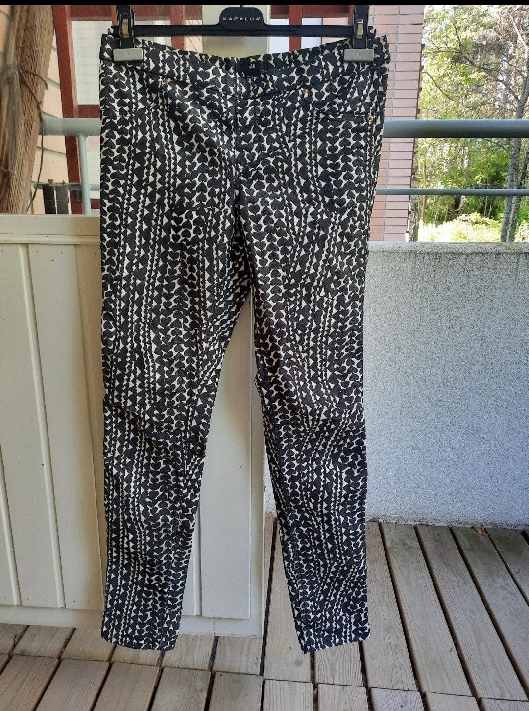 Mustavalkoiset housut / (jegginssit). Koko40