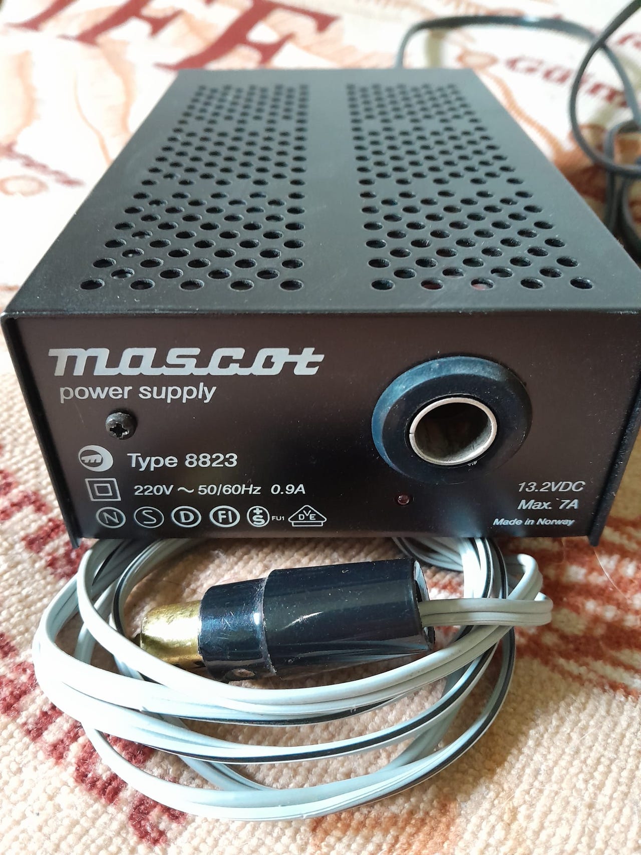 Mascot-virtalähde 230 V / 50 Hz -> 13.2 V DC, 7 A