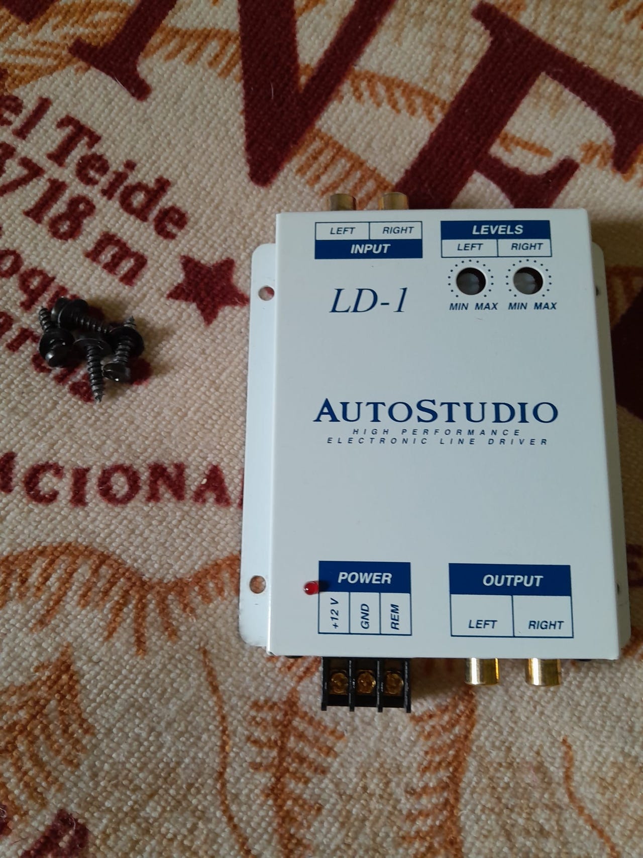 Autostudio LD-1 linjatasoinen esivahvistin RCA-liittimin 12 V