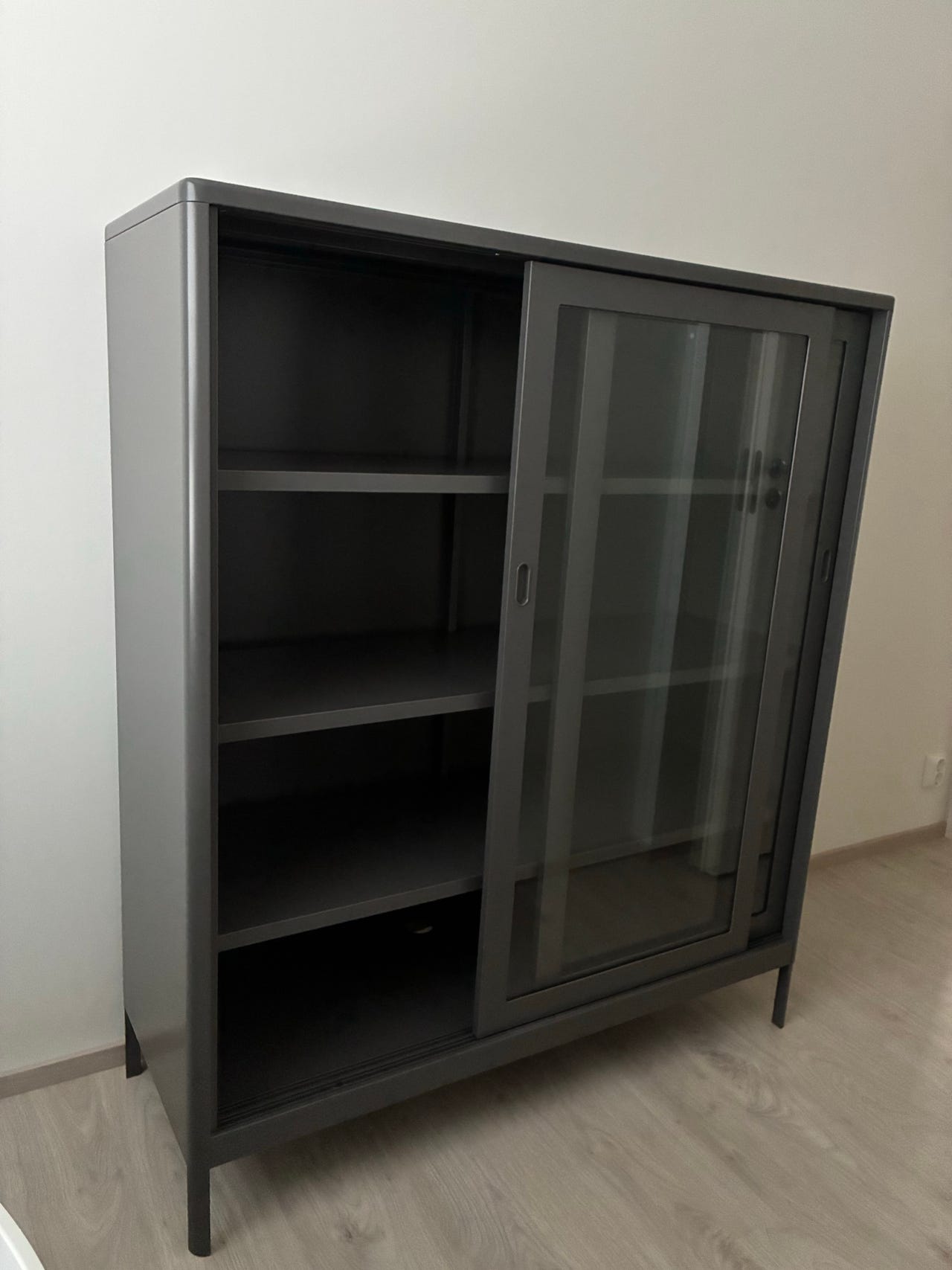 IKEA vitriinikaappi