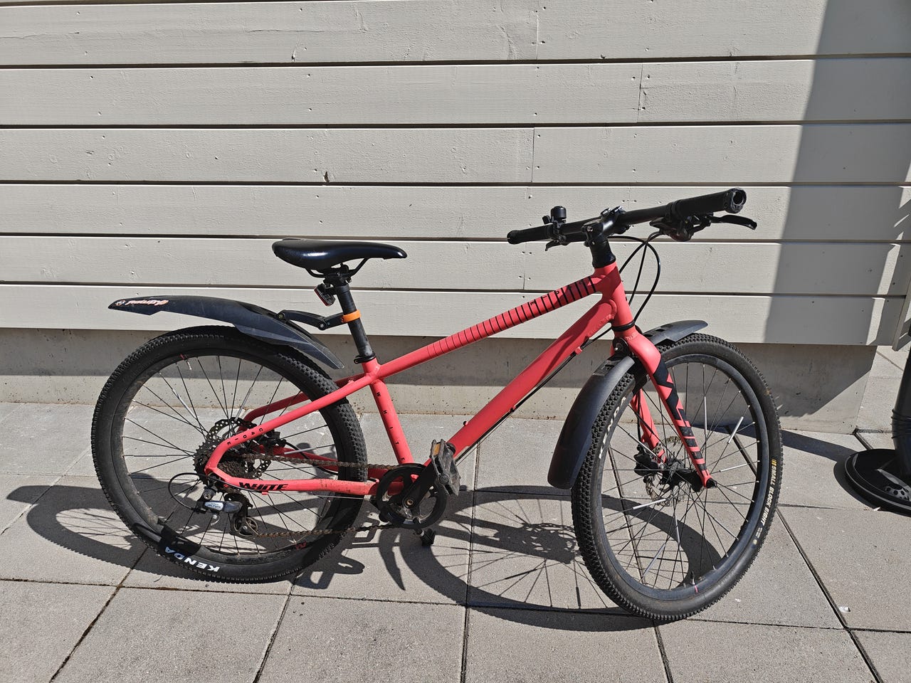 White XC24 Lite pyörä 24 punainen