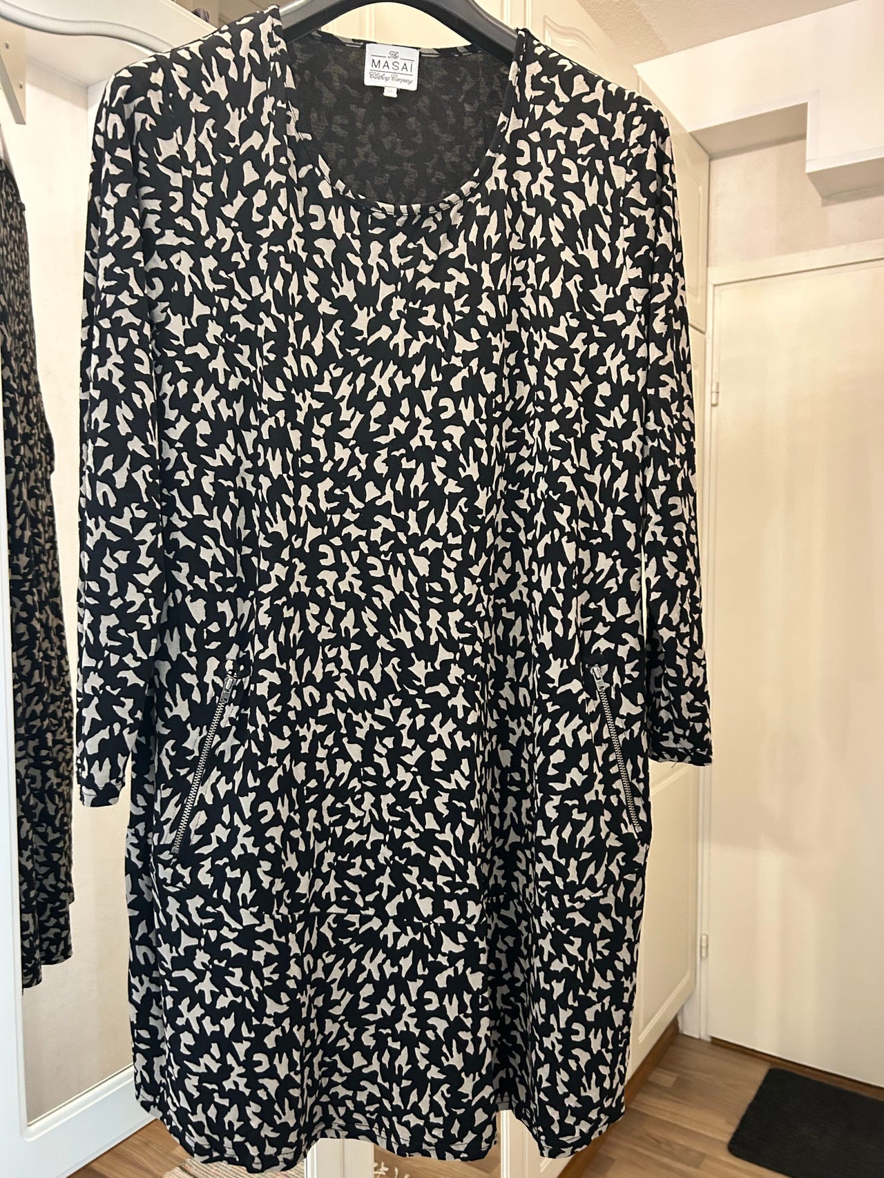 Masai mekko M musta kuviollinen