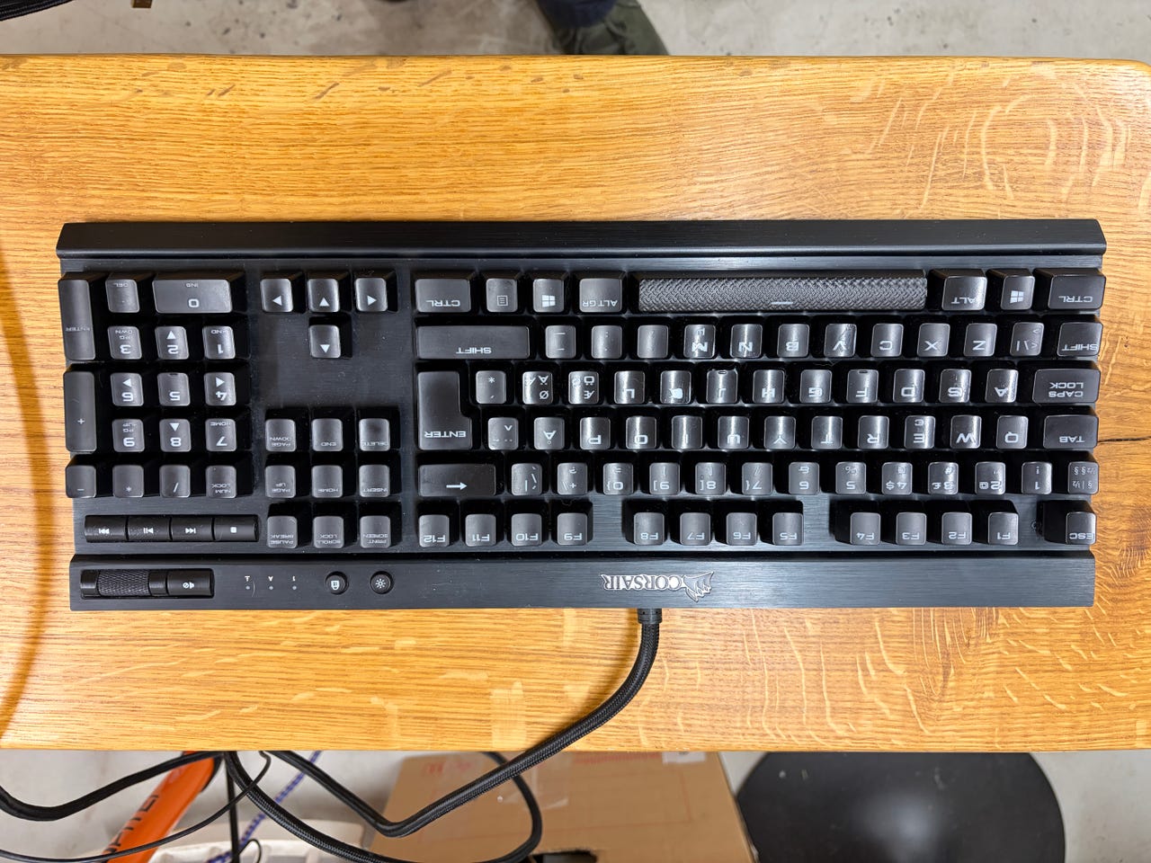 Corsair K70 LUX pelinäppäimistö
