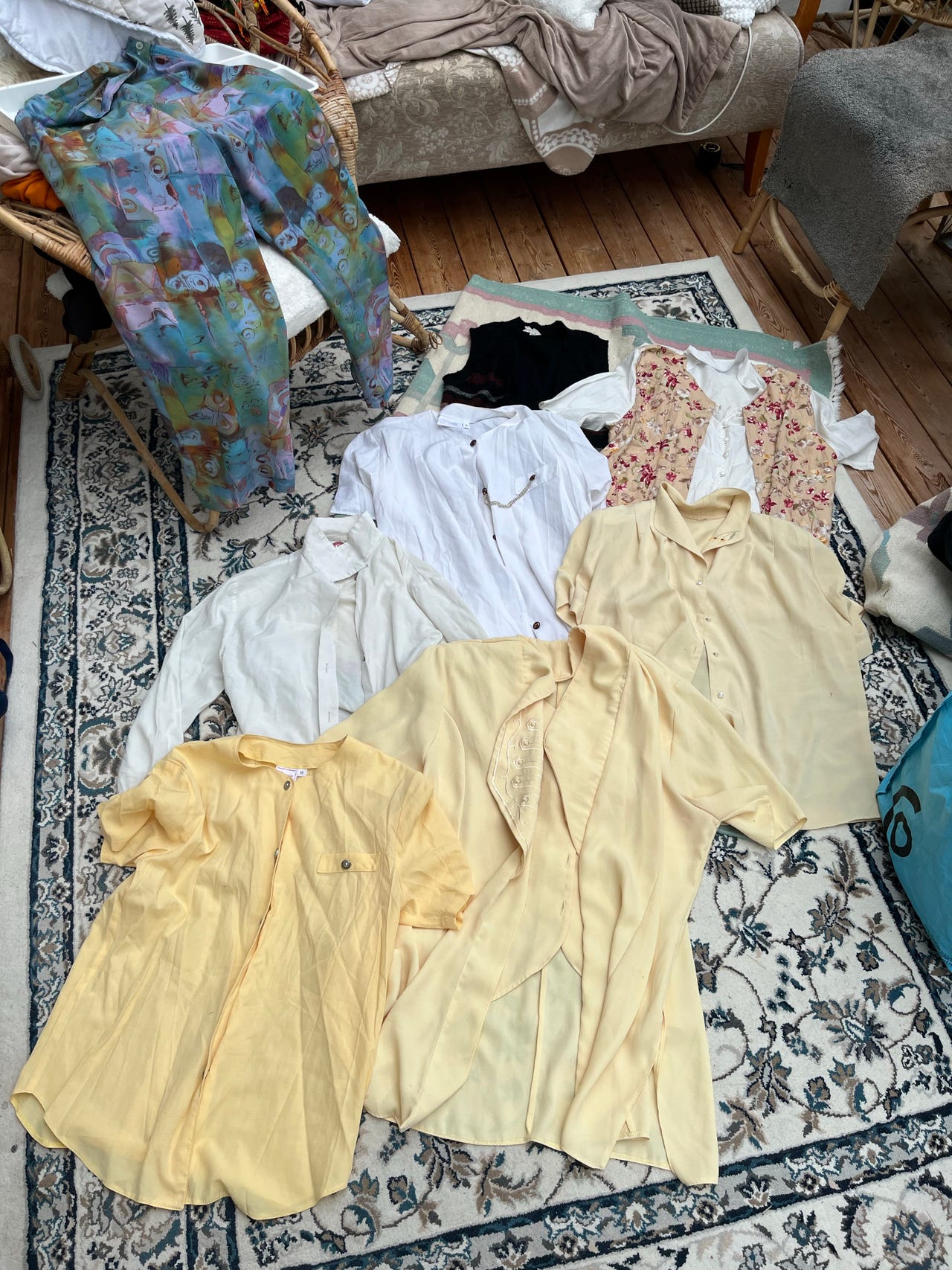 Annetaan naisten VINTAGE vaatepaketti