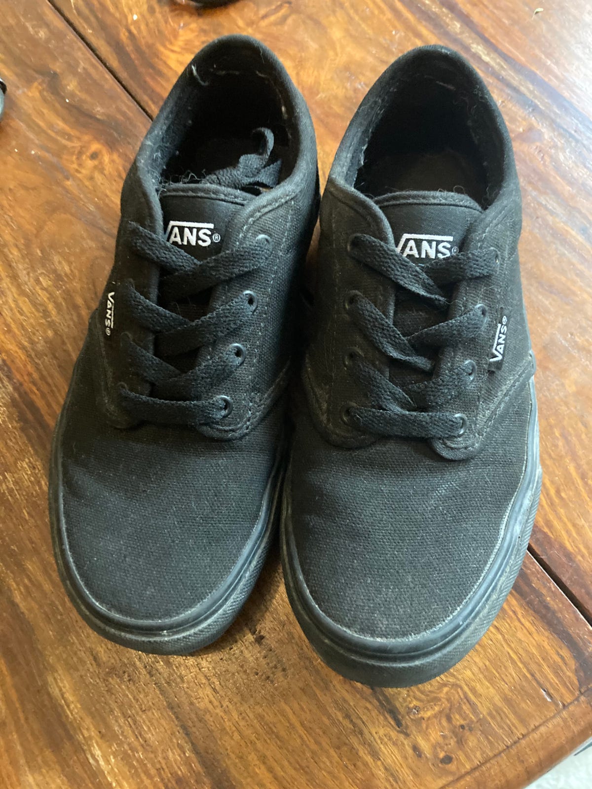 Mustat Vans tennarit koko 34