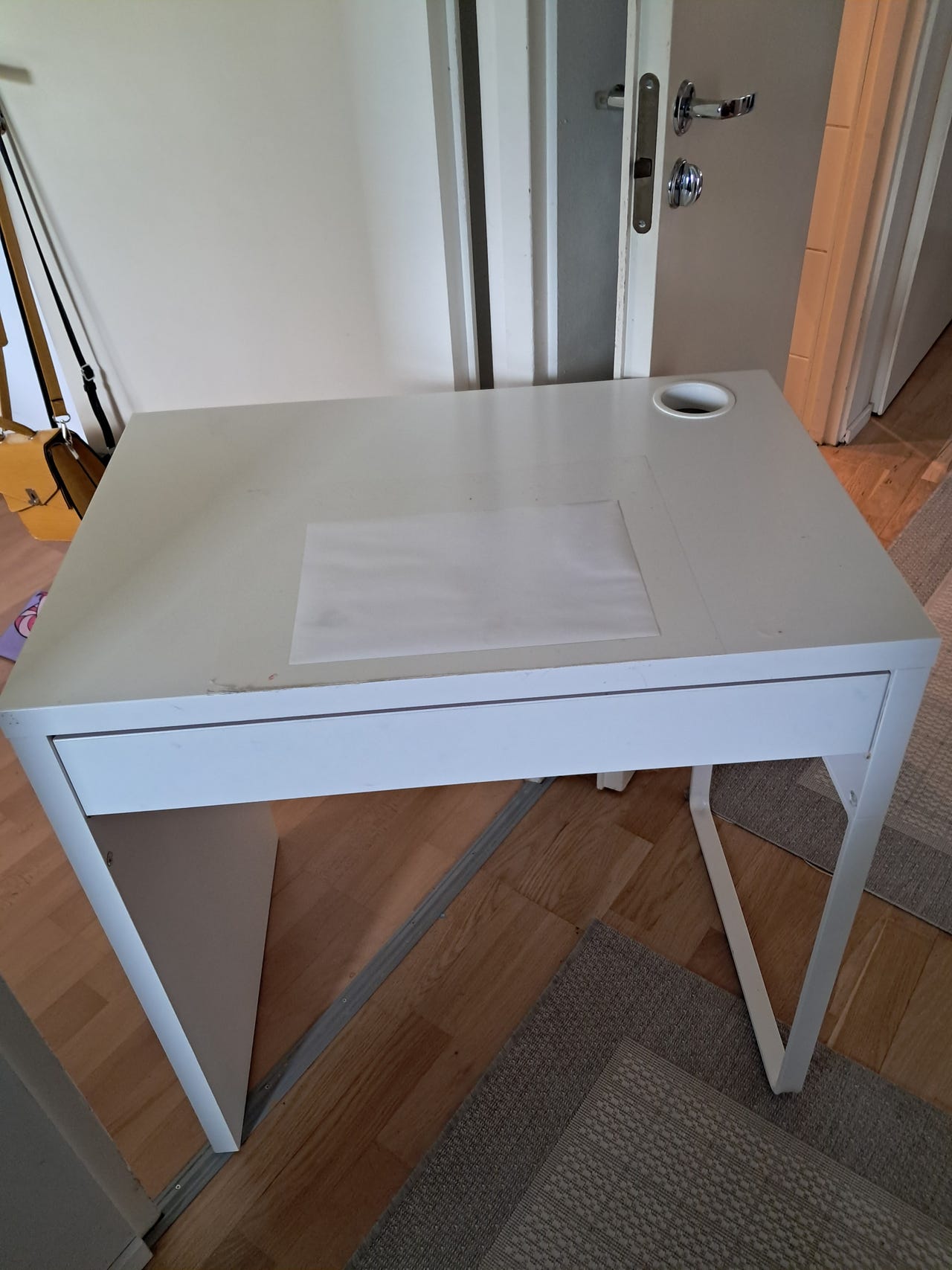 Ilmainen Ikea työpöytä