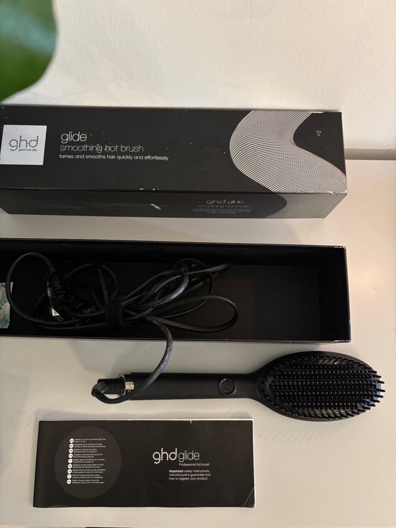 GHD Glide smoothing hot brush lämpöharja musta