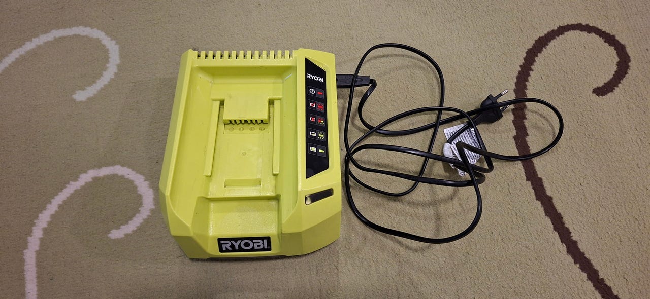 Byobi 36 V laturi