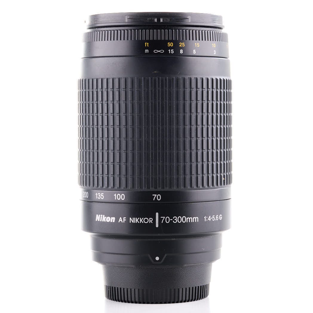 Nikon AF Nikkor 70-300mm f/4-5.6 G -objektiivi (käytetty)