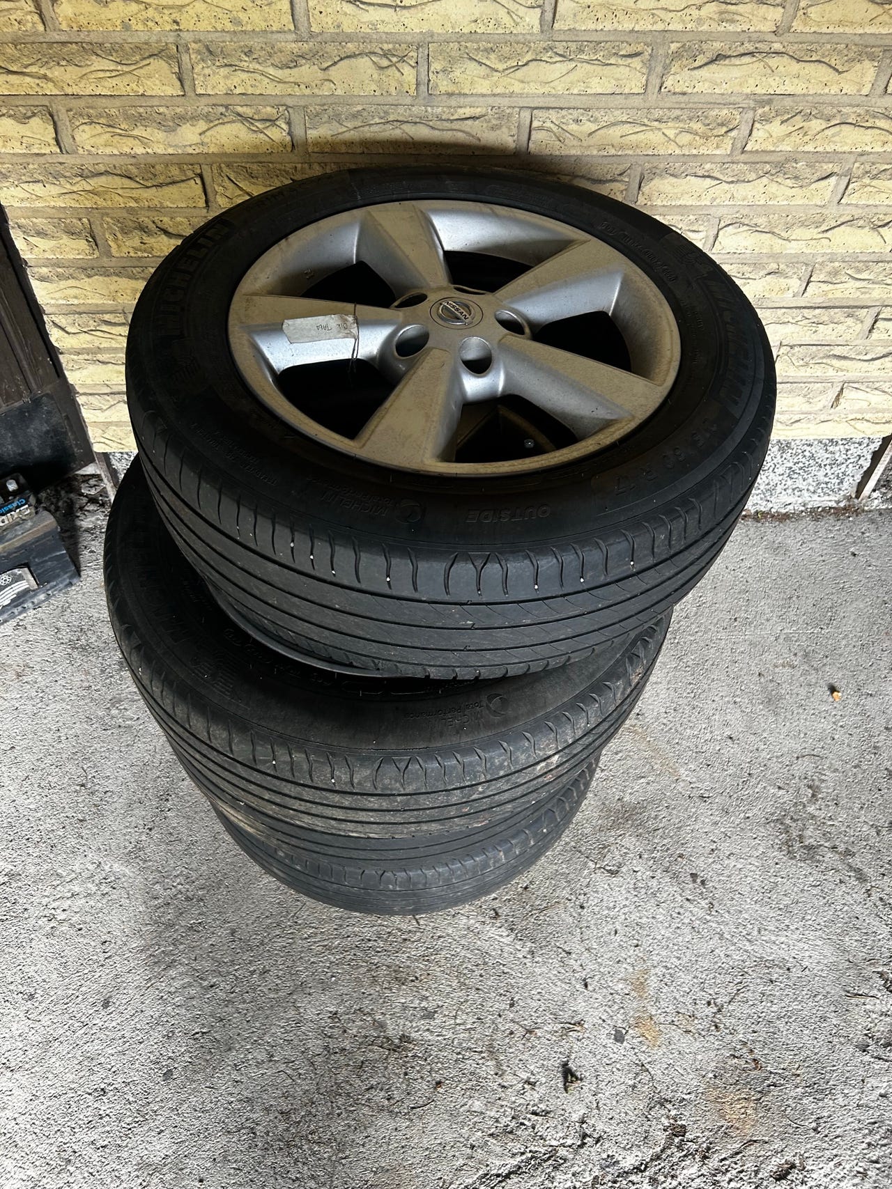Kesärenkaat vanteilla qashqai Michelin