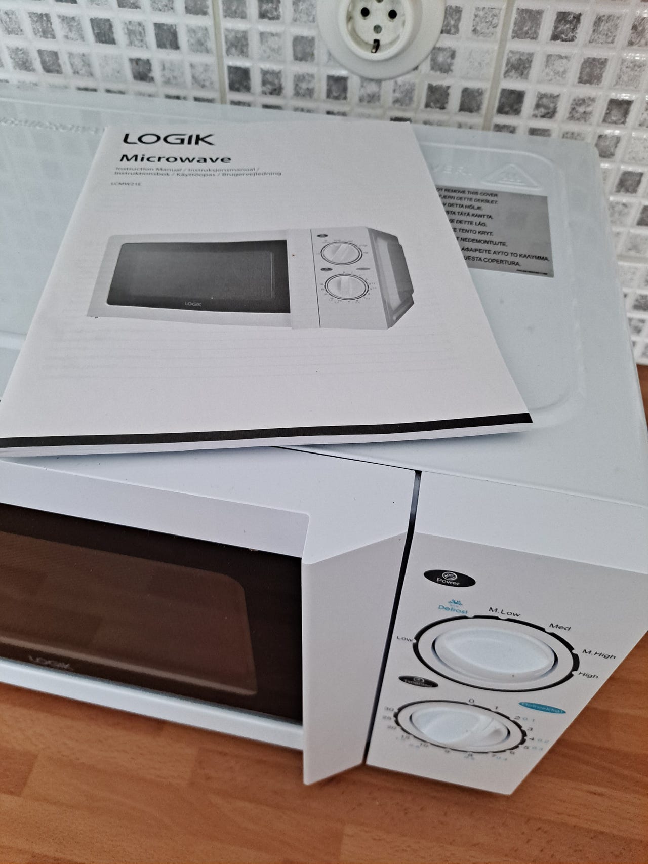 Logik mikroaaltouuni valkoinen