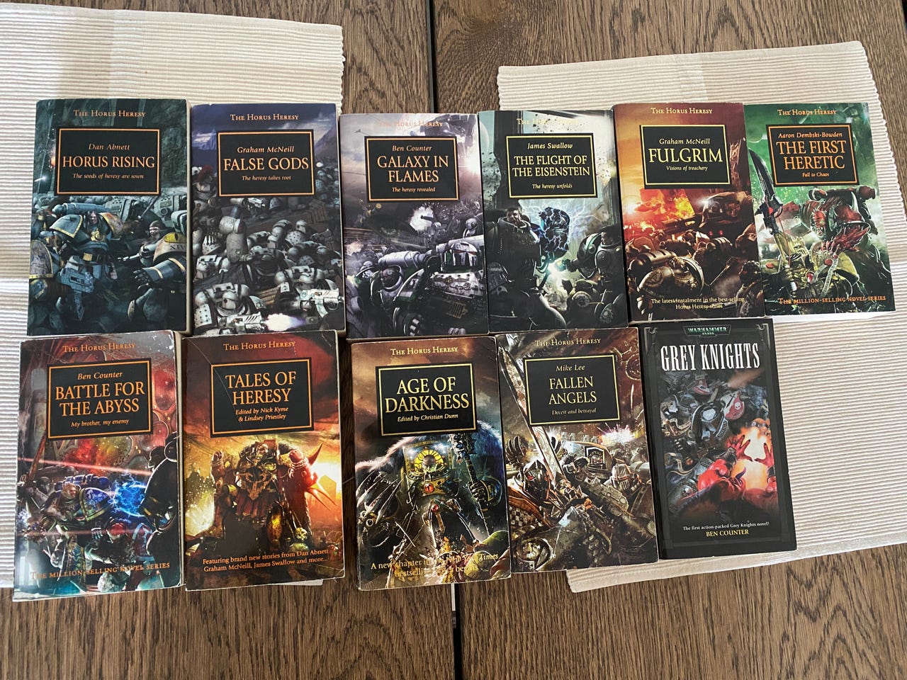 Warhammer Horus Heresy Kirjoja