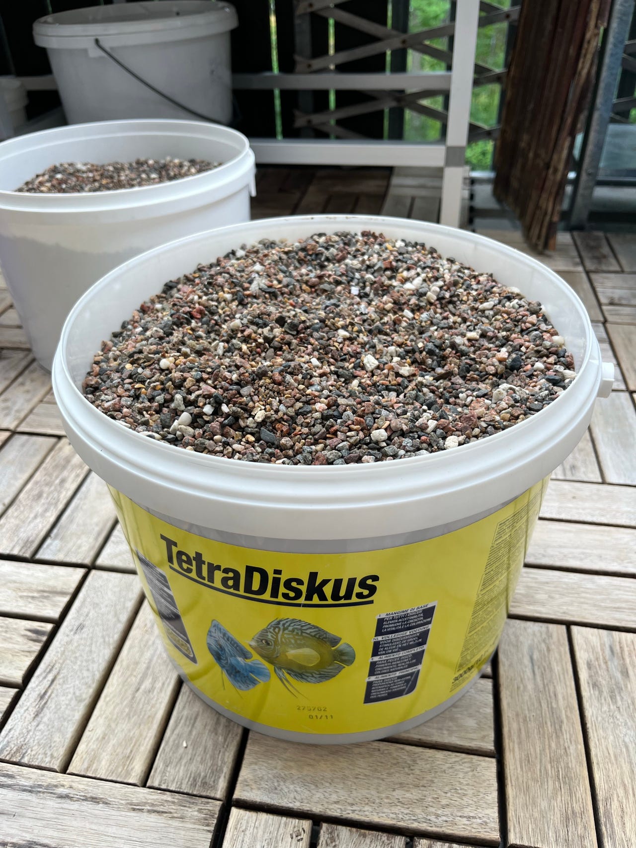 Annetaan 6 ämpäriä akvariosoraa