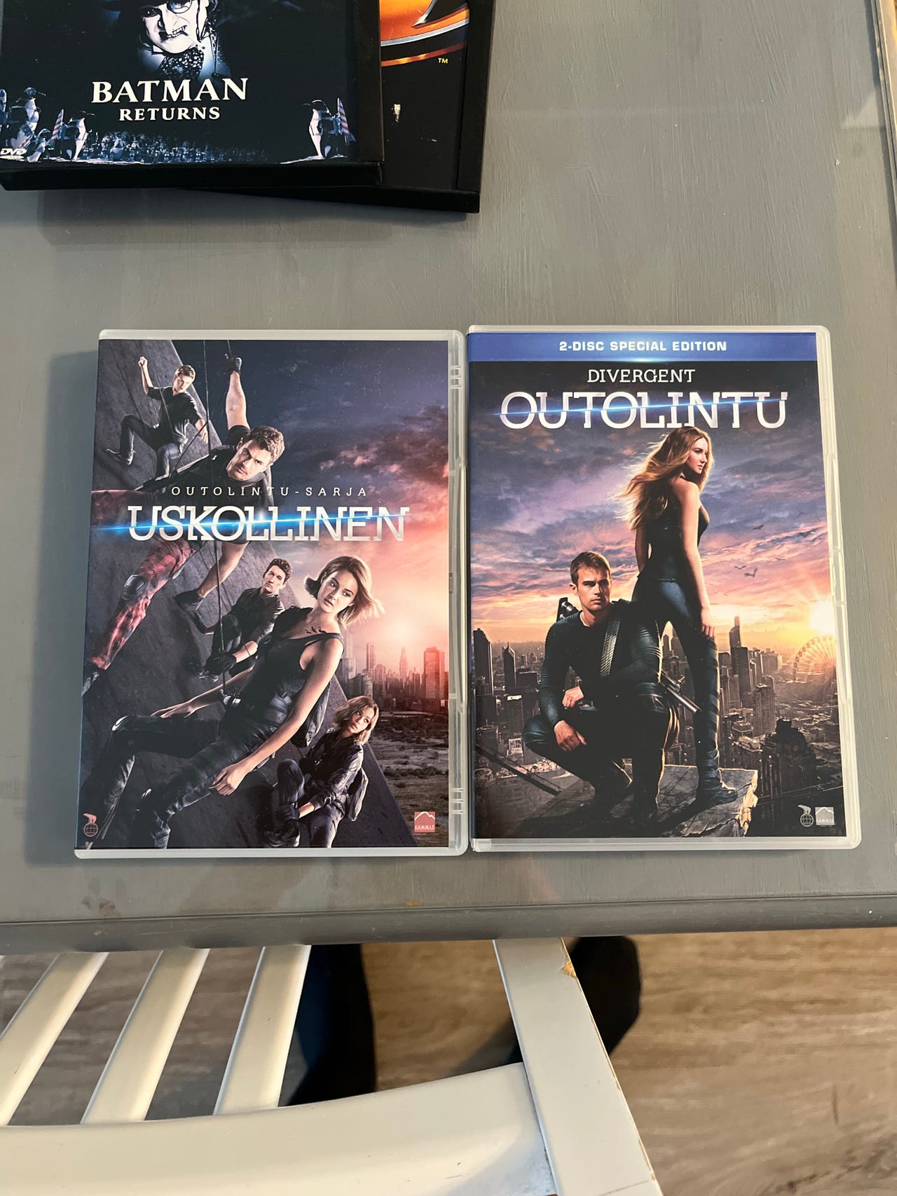 Outolintu ja Uskollinen DVD-elokuvat