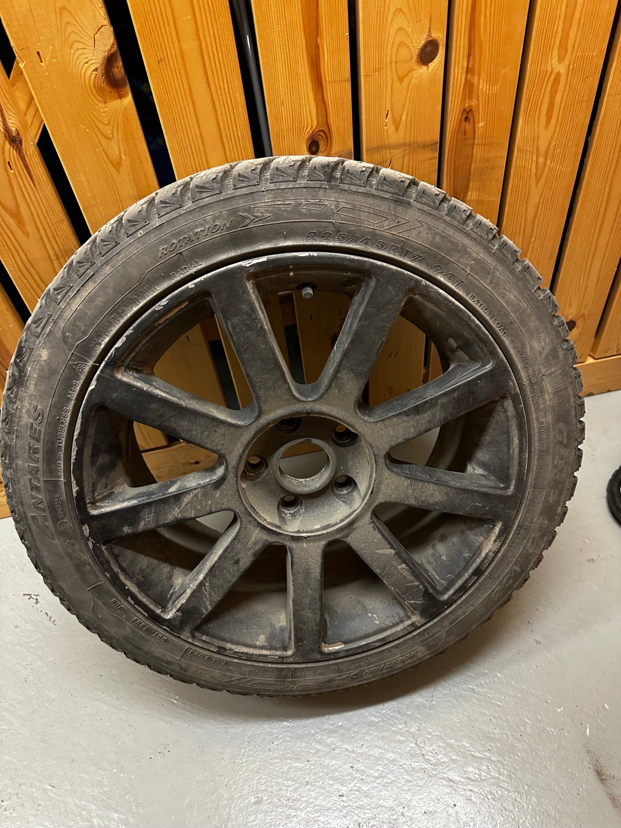 225/45 R17 nastarenkaat vanteilla
