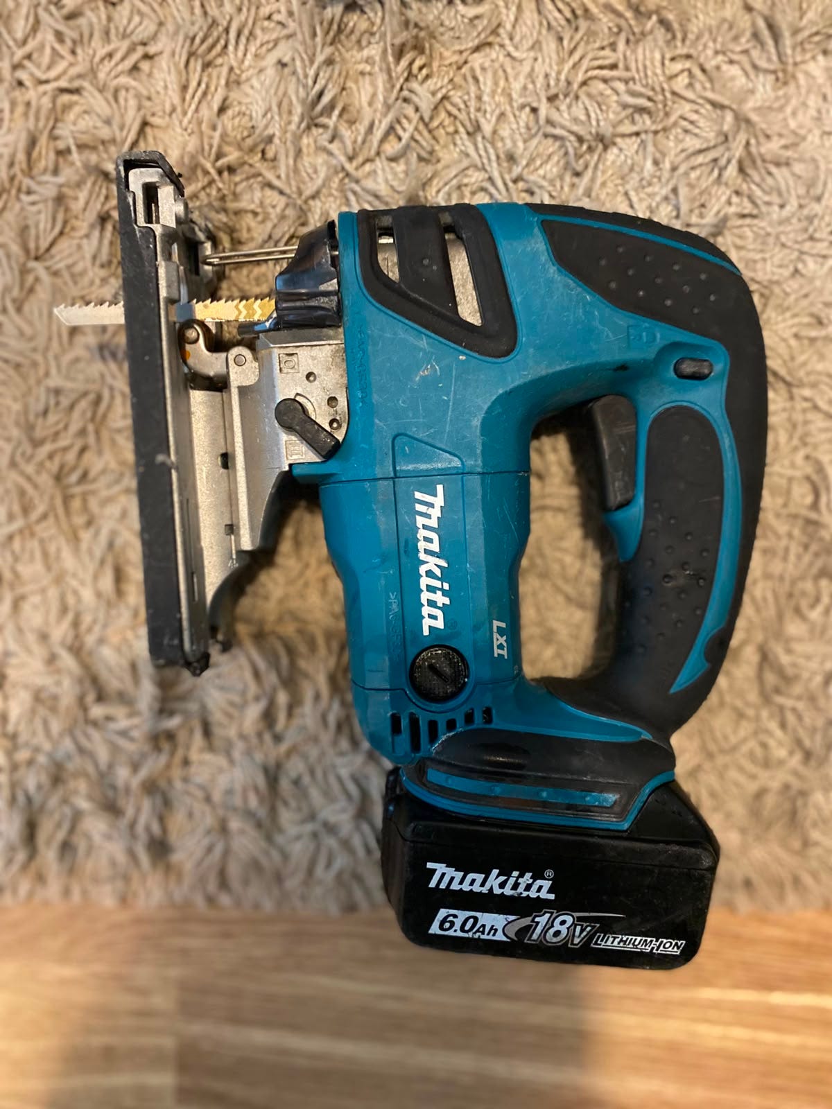 Makita DJV180 -akkupistosaha + 5.0Ah Akku