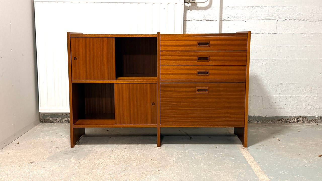 Hieno teak-senkki / hyllykkö (kuljetus)