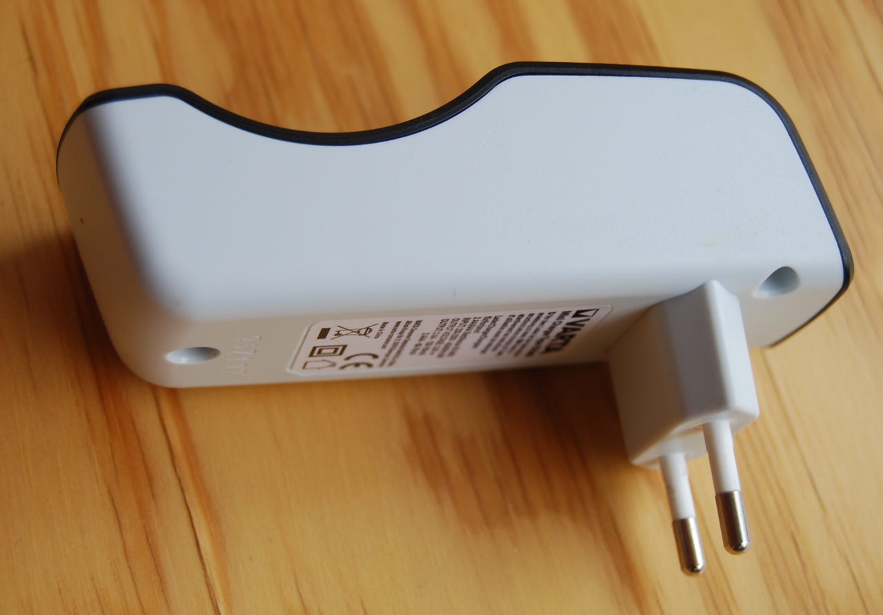 Varta Mini Charger , akkulaturi