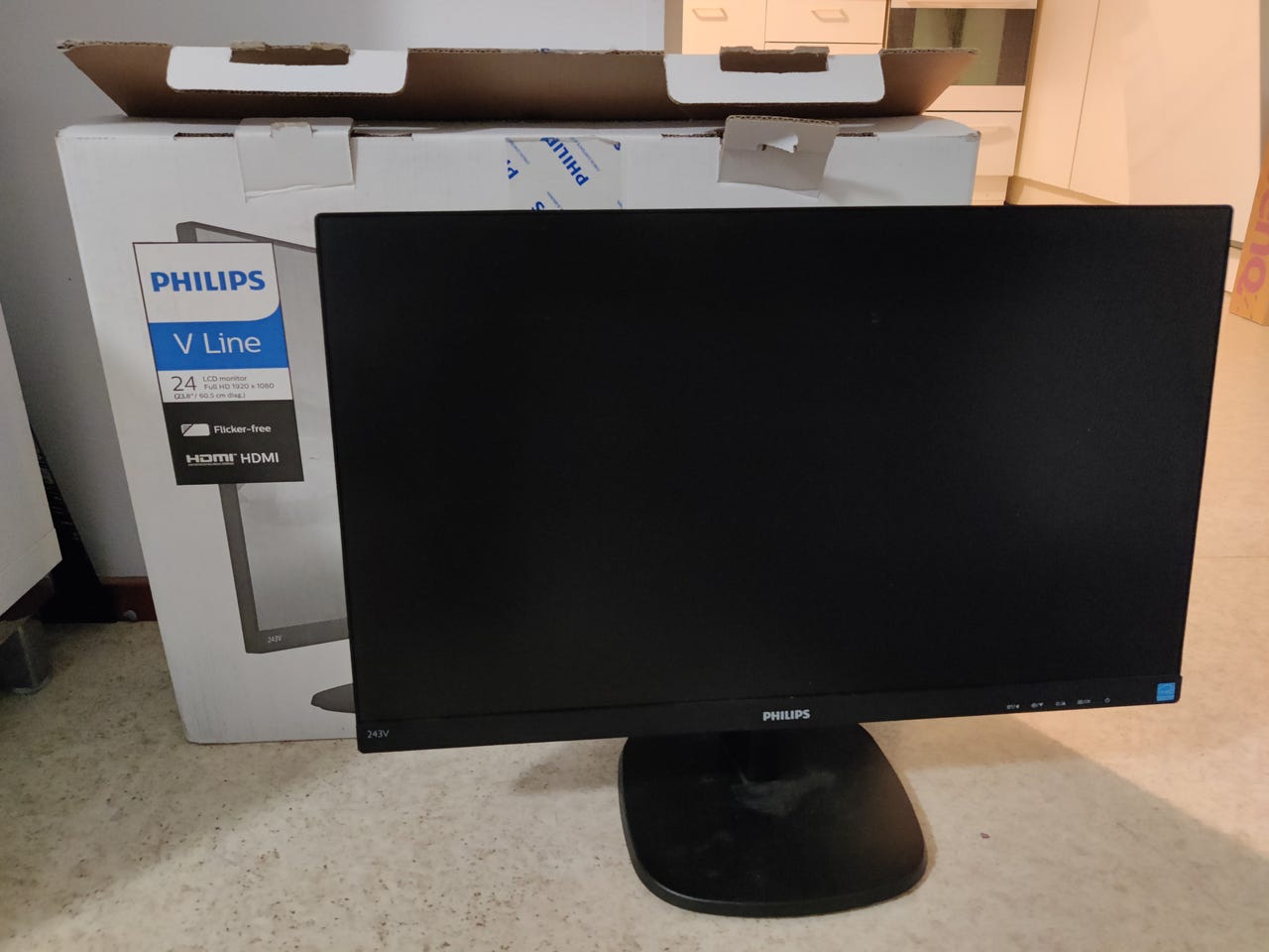 Philips V Line 24 FHD näyttö