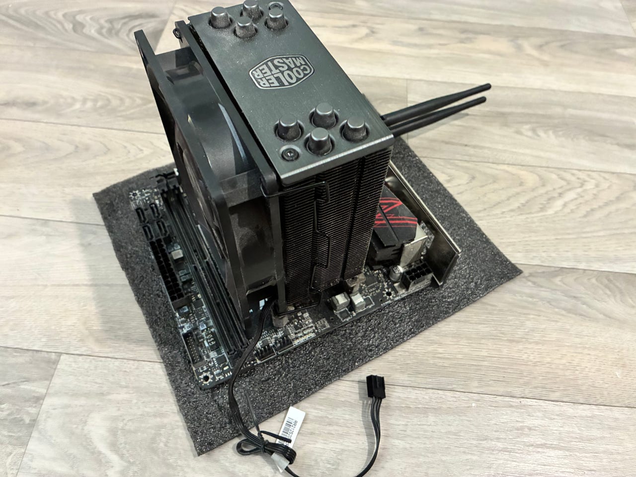 MSI B450I Gaming Plus AC + AMD Risen 2600