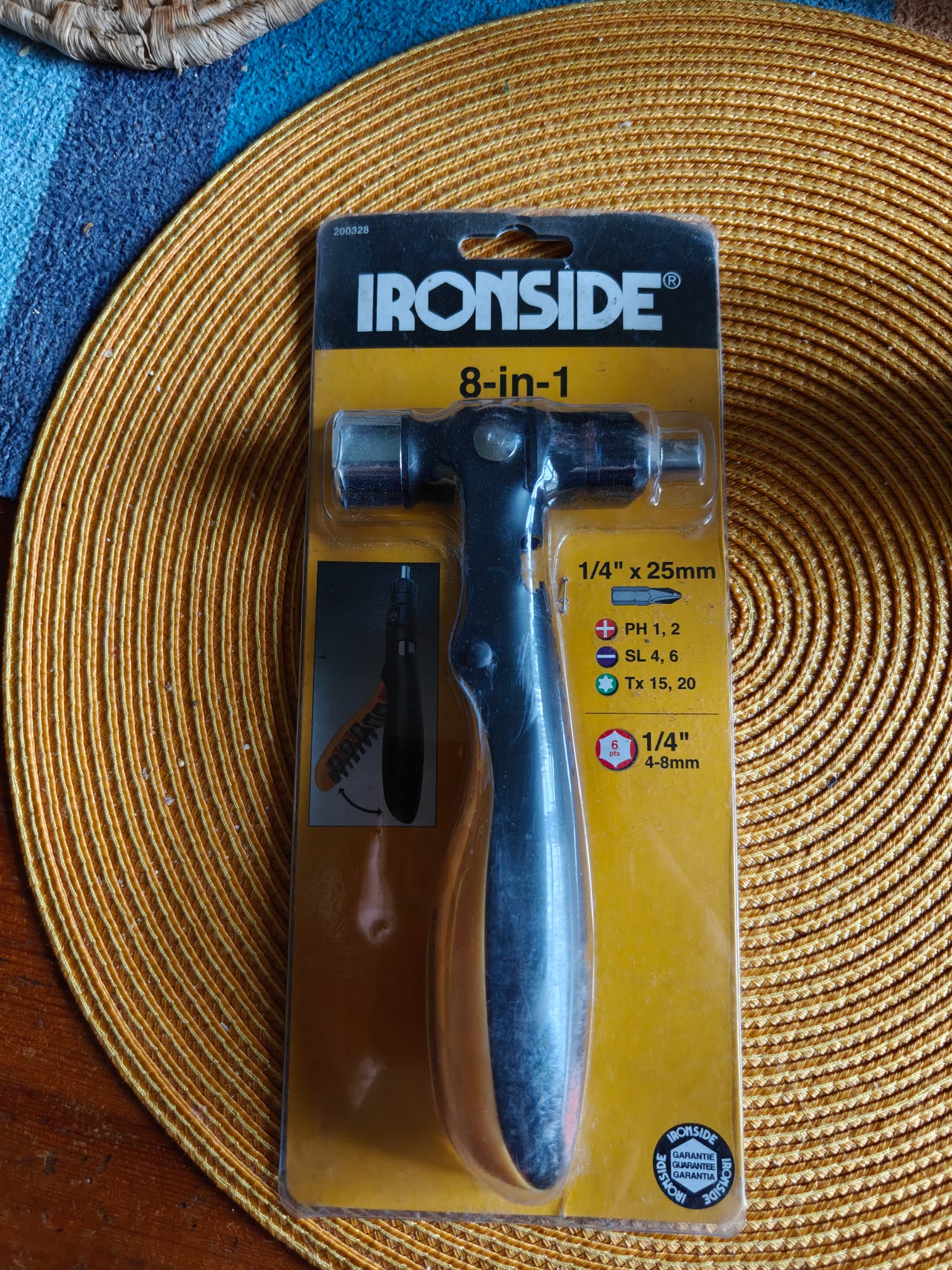Käyttämätön Ironside monitoimityökalu 8-in-1, räikkäavain, ruuvar