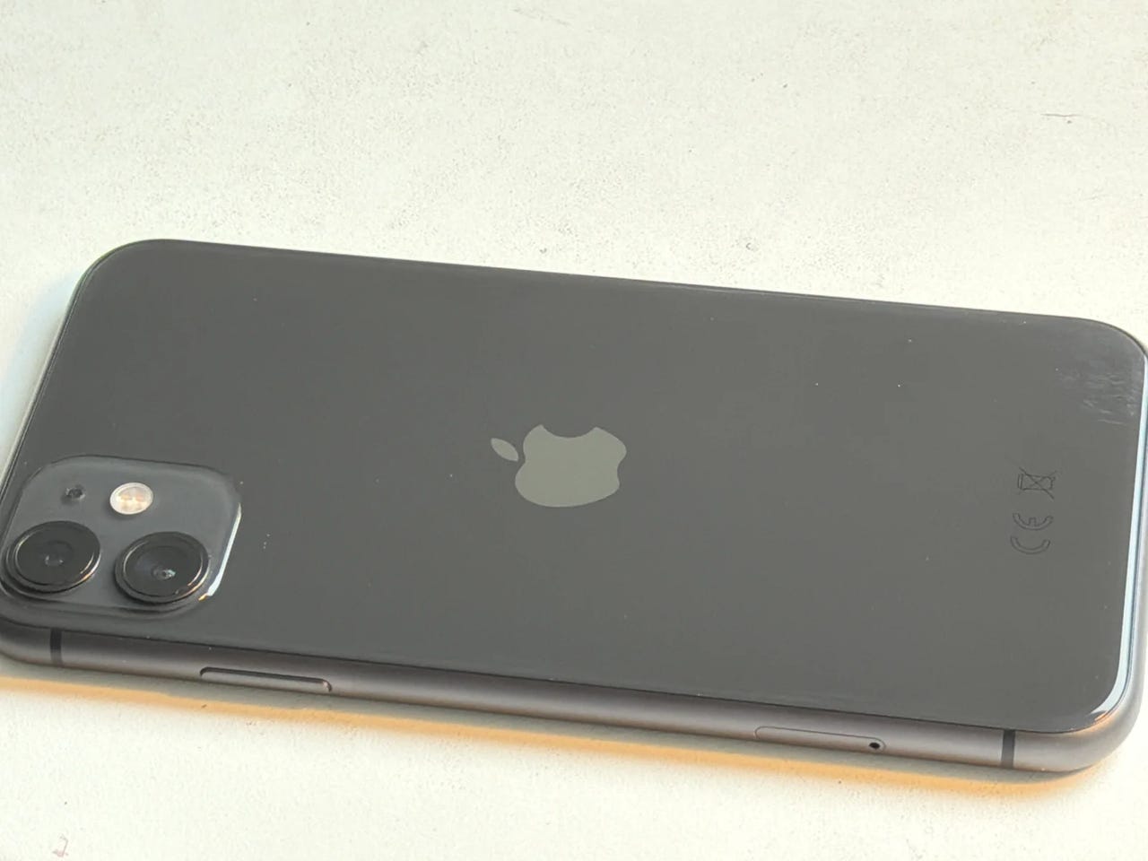 ALE iPhone 11 64GB black - TAKUU 12 kk