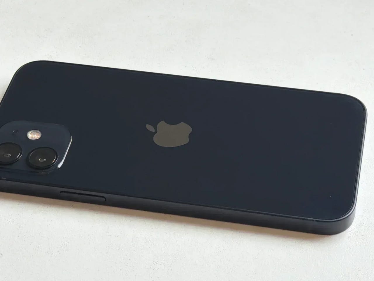 ALE IPhone 12 64GB black / TAKUU 12kk