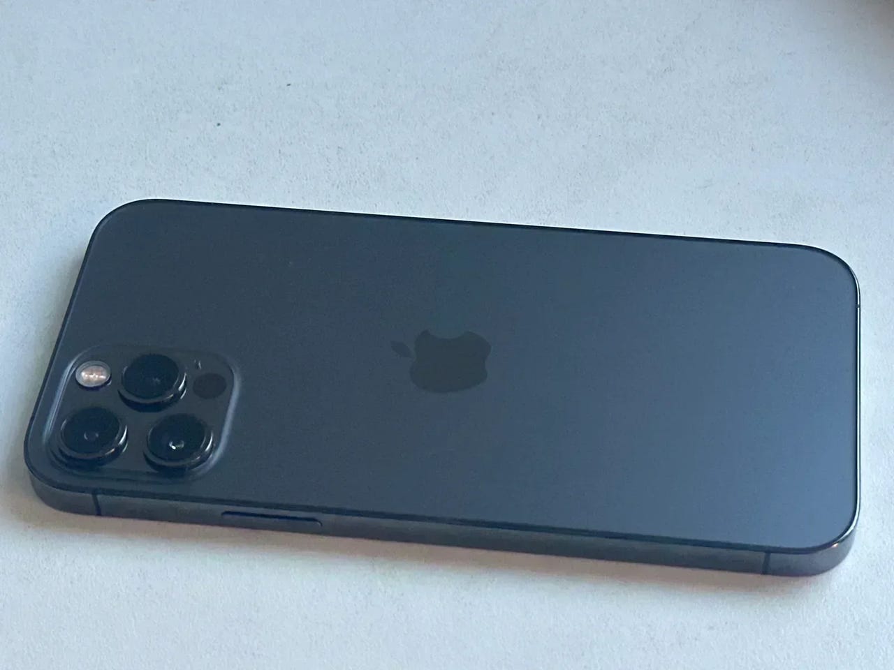 ALE iPhone 12 Pro 128GB graphite - TAKUU 12 kk