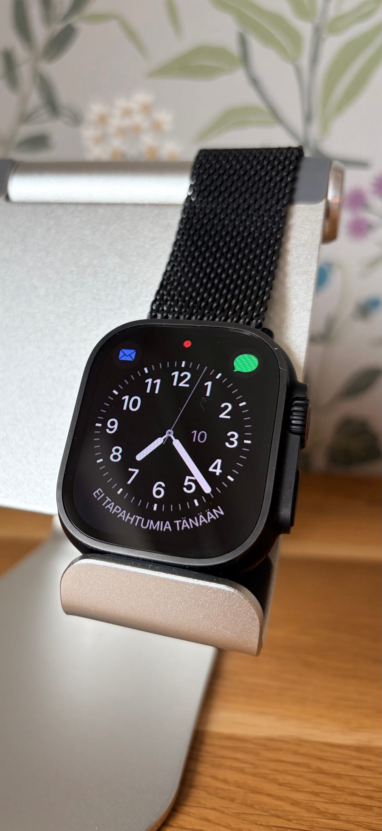 Apple Watch Ultra 2 + kolme laturia