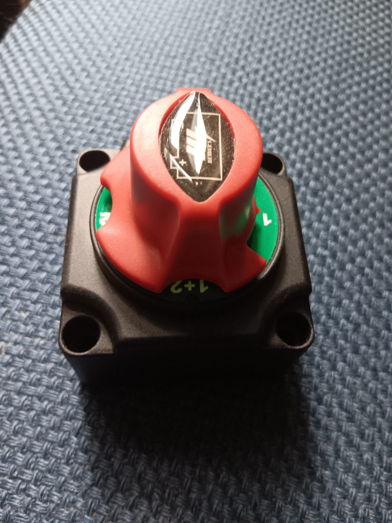 Easterner päävirtakytkin kahdelle akulle 12 V