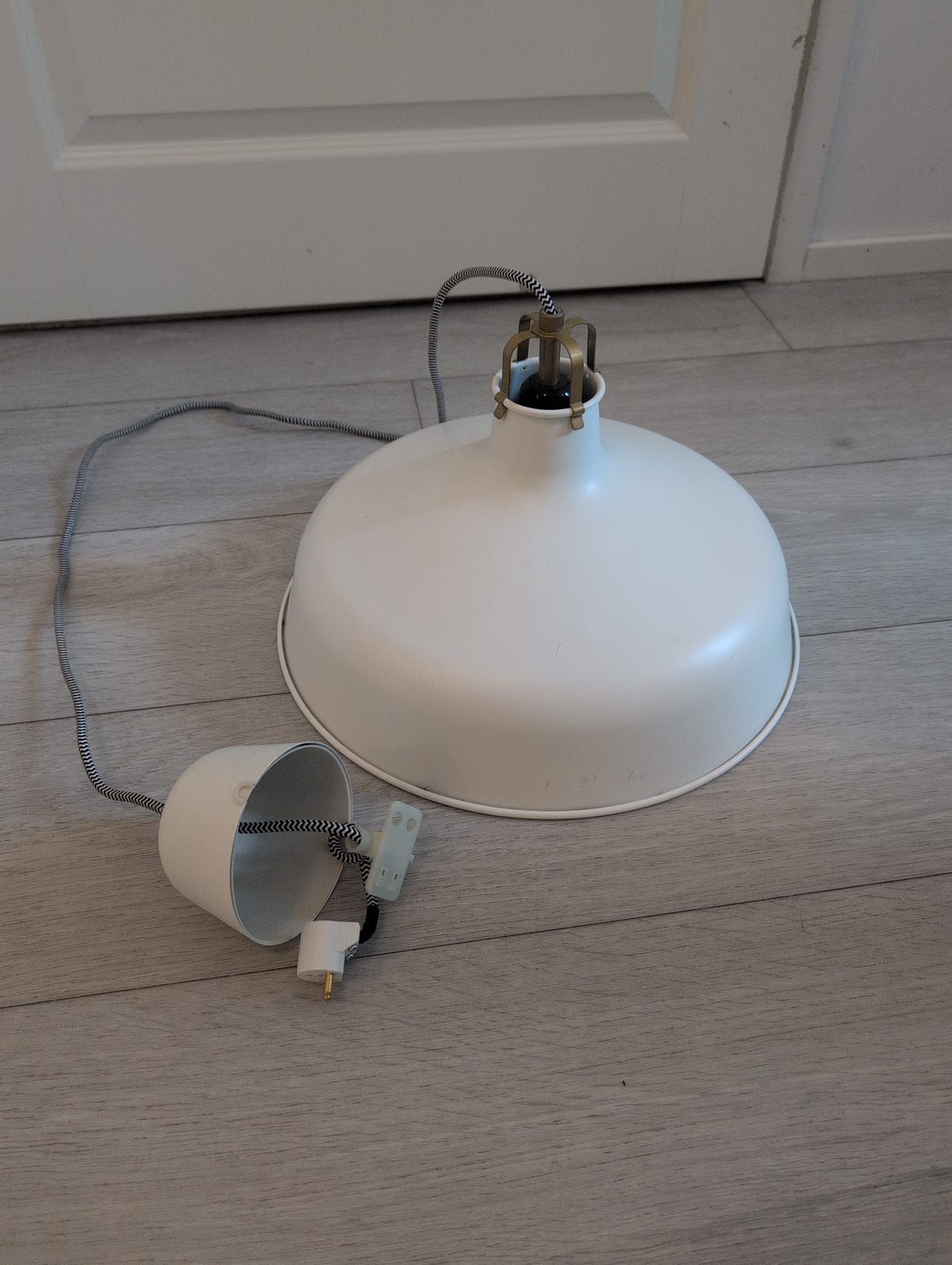 myydään valaisin