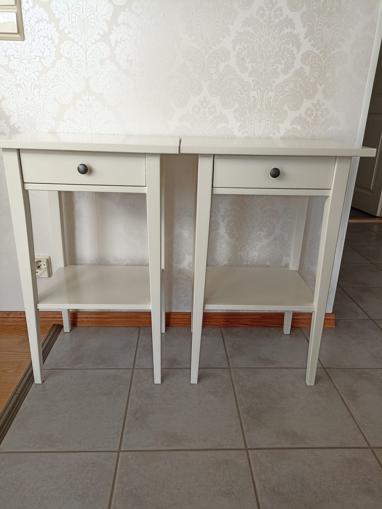 IKEA yöpöydät laatikolla valkoinen