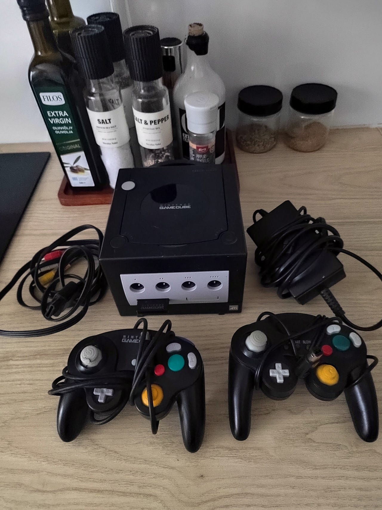 Nintendo GameCube pelikonsoli musta + 4 peliä