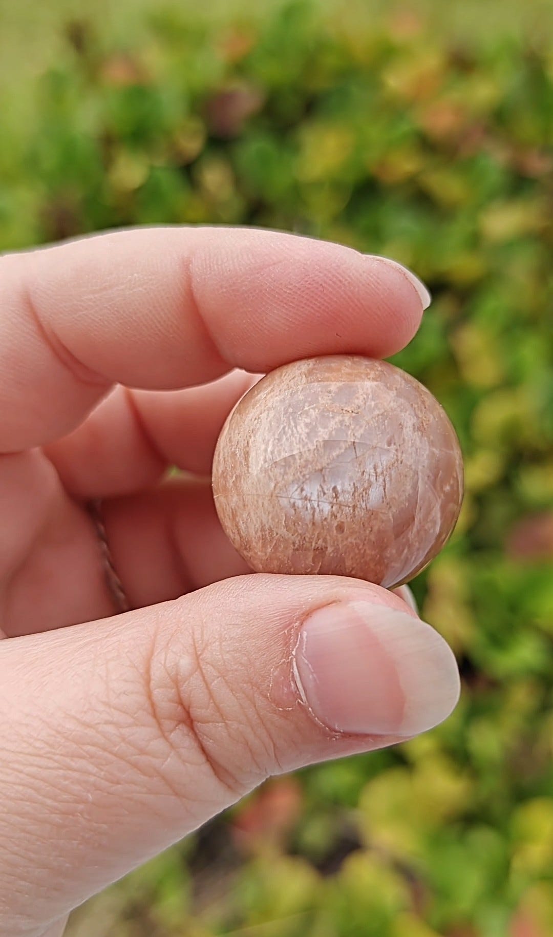 Peach moon stone pallo
